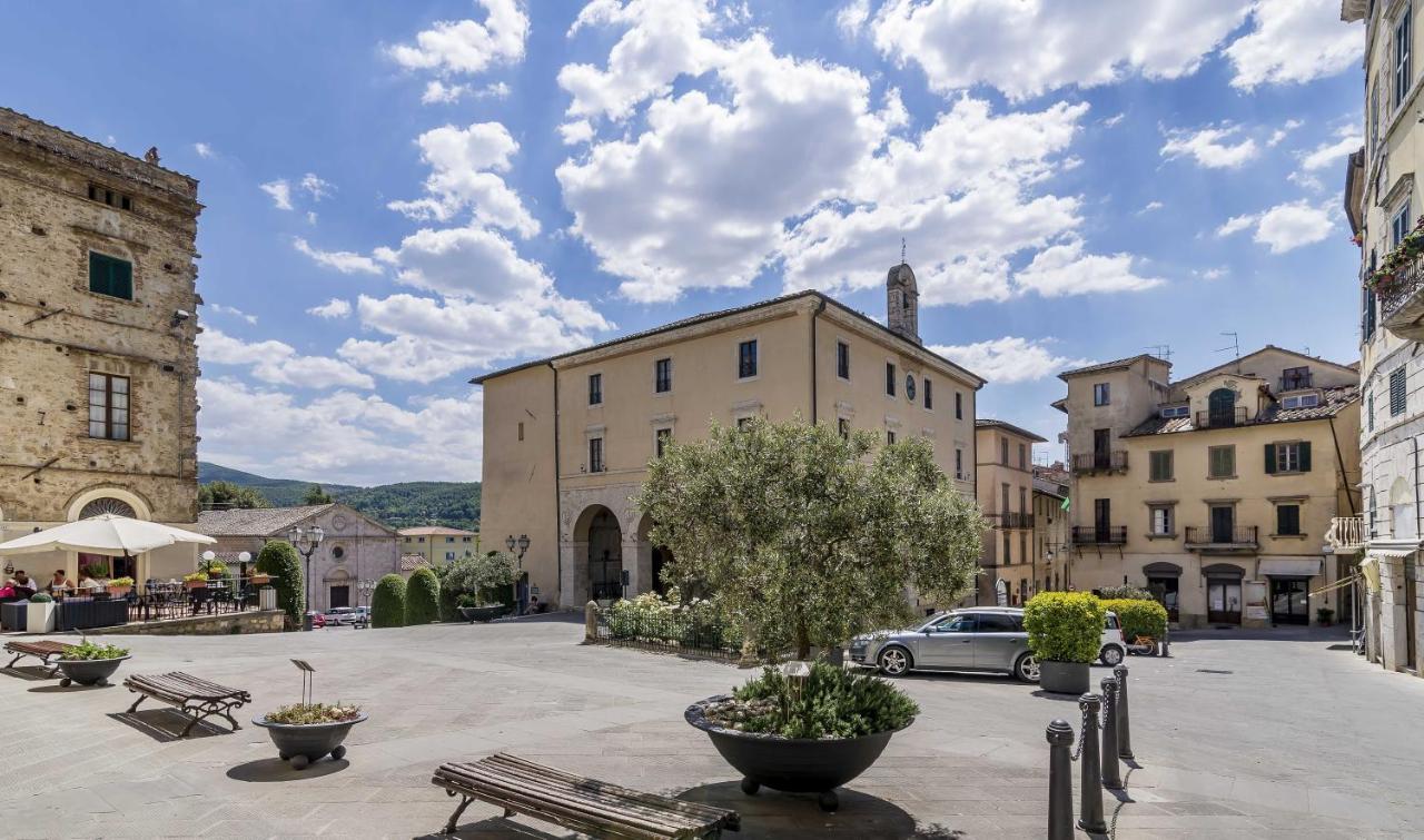 Palazzo Pio III - Residenza D'Epoca Bed & Breakfast Sarteano Bagian luar foto